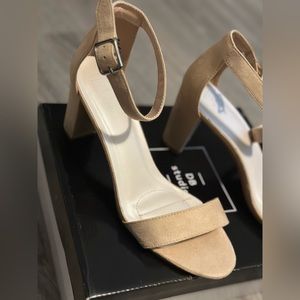 DB STUDIO HEELS size 7